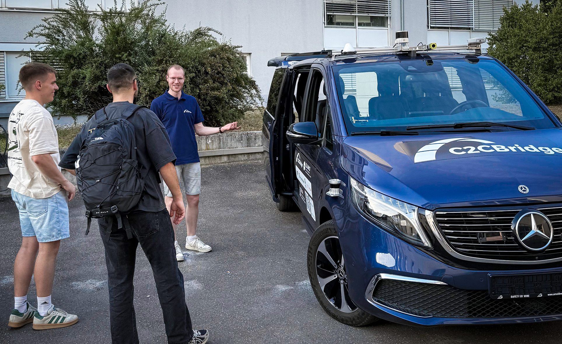 Bunte Nach der Digitalisierung C2CBridge-Fahrzeug Bunte Nach der Digitalisierung C2CBridge-Fahrzeug